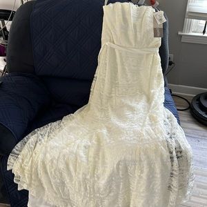 Ivory David’s Bridal Trumpet Strapless Wedding Dress